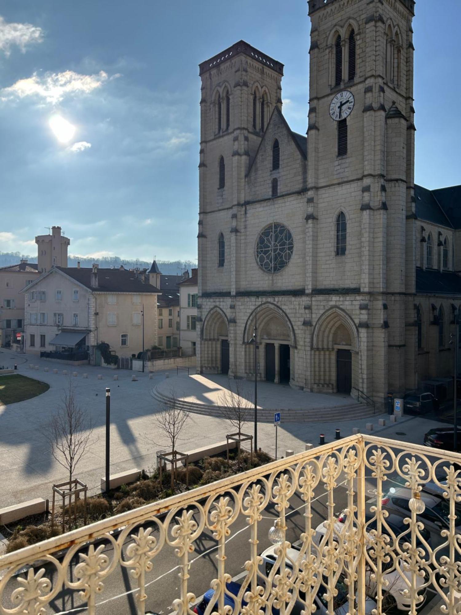 Carnot Place Bourgoin-Jallieu Екстериор снимка