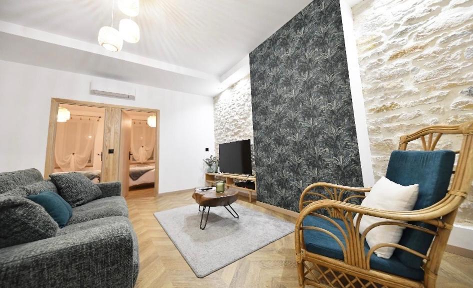 Carnot Place Bourgoin-Jallieu Екстериор снимка