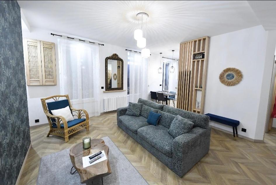 Carnot Place Bourgoin-Jallieu Екстериор снимка
