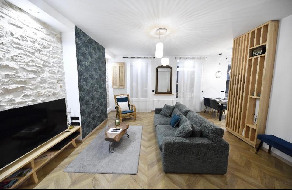 Carnot Place Bourgoin-Jallieu Екстериор снимка